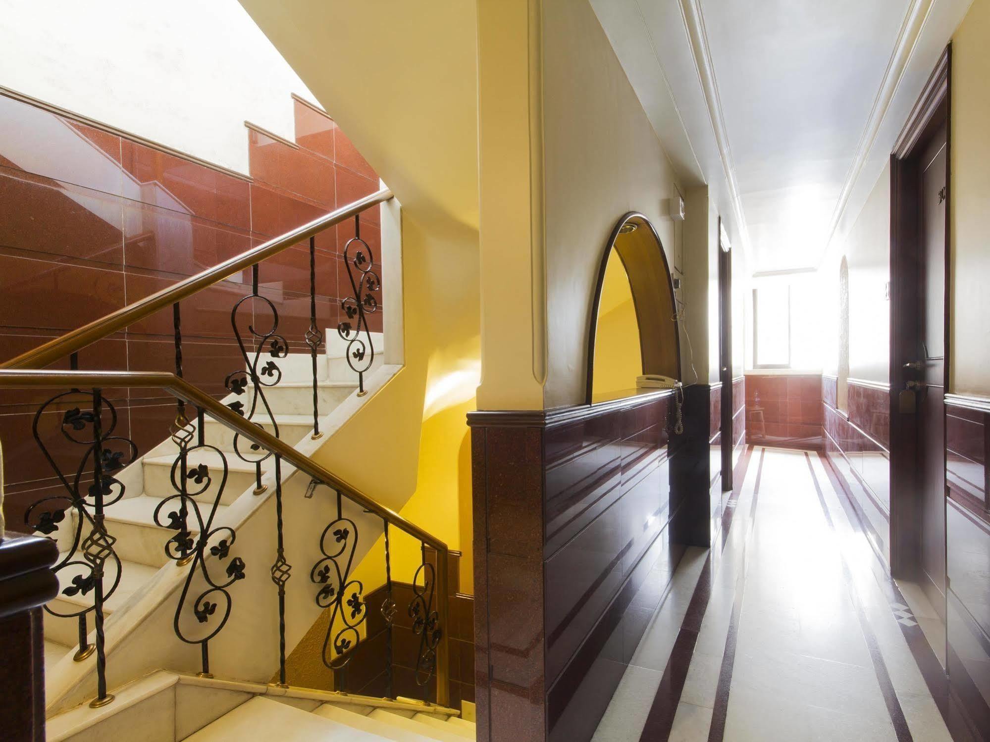 Hotel Ashray International, Sion - Near Bkc ムンバイ エクステリア 写真