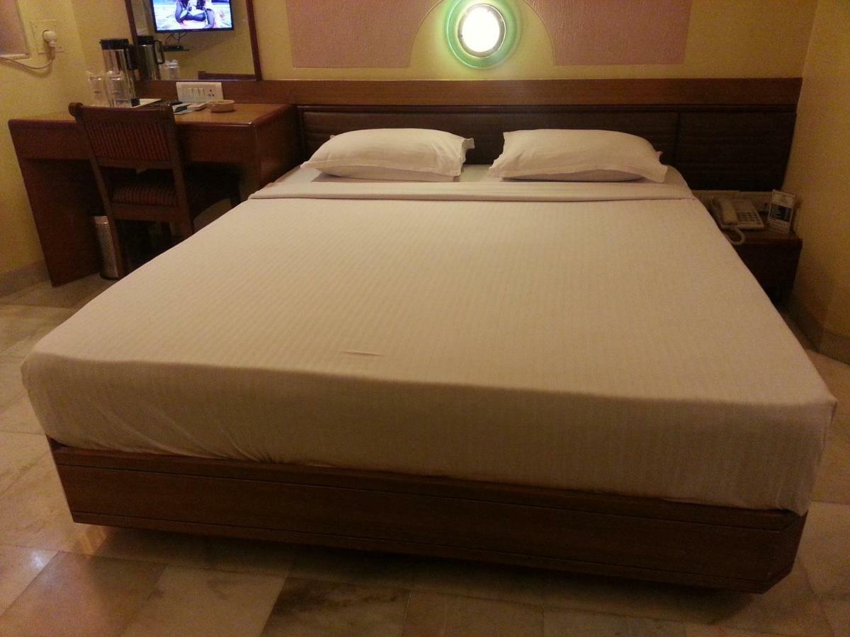 Hotel Ashray International, Sion - Near Bkc ムンバイ エクステリア 写真