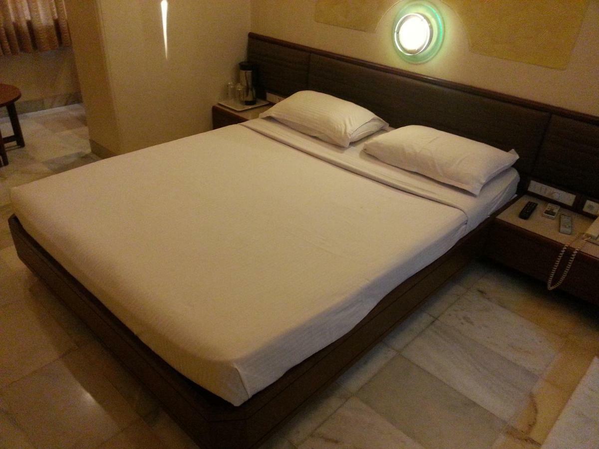 Hotel Ashray International, Sion - Near Bkc ムンバイ エクステリア 写真